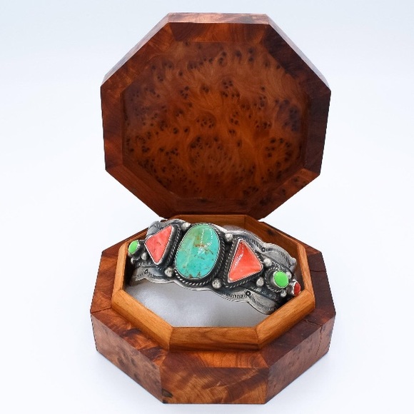 Jewelry - Vintage Turquoise, Shell, Gaspeite Cuff OP0120